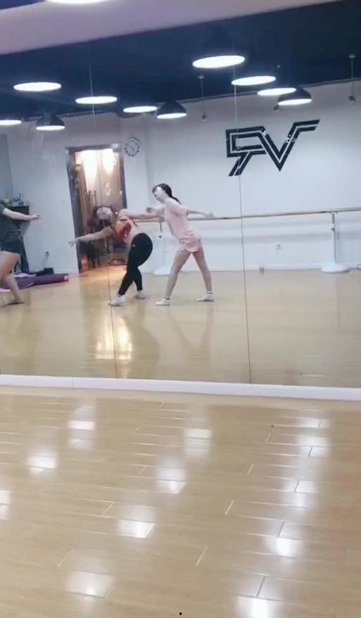 吃瓜舞教学视频,跟吃瓜舞教学视频一起摇摆夏日热情