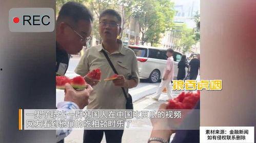 男子吃瓜全过程,从挑选到回味，一场味蕾的盛宴